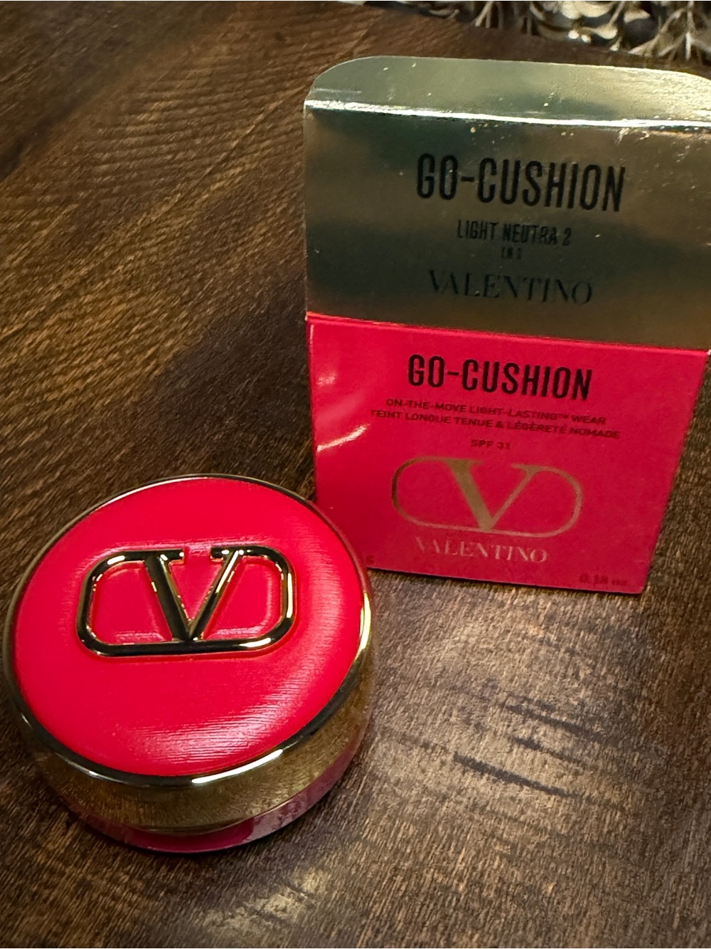 LN2-Valentino Go-Cushion in Light Neutral 2- - Picture 4 of 7